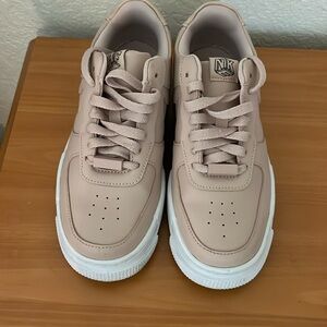 NIKE Air Force 1 Pixel